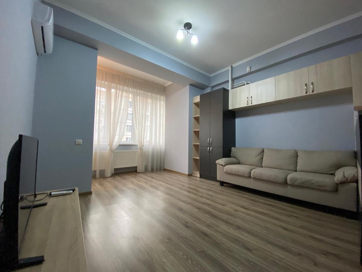 Sky House Central Apartment Chisinau Ngoại thất bức ảnh