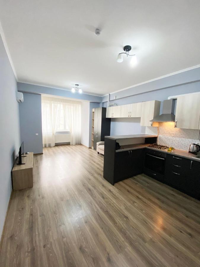Sky House Central Apartment Chisinau Ngoại thất bức ảnh