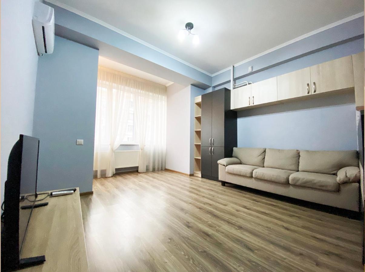 Sky House Central Apartment Chisinau Ngoại thất bức ảnh