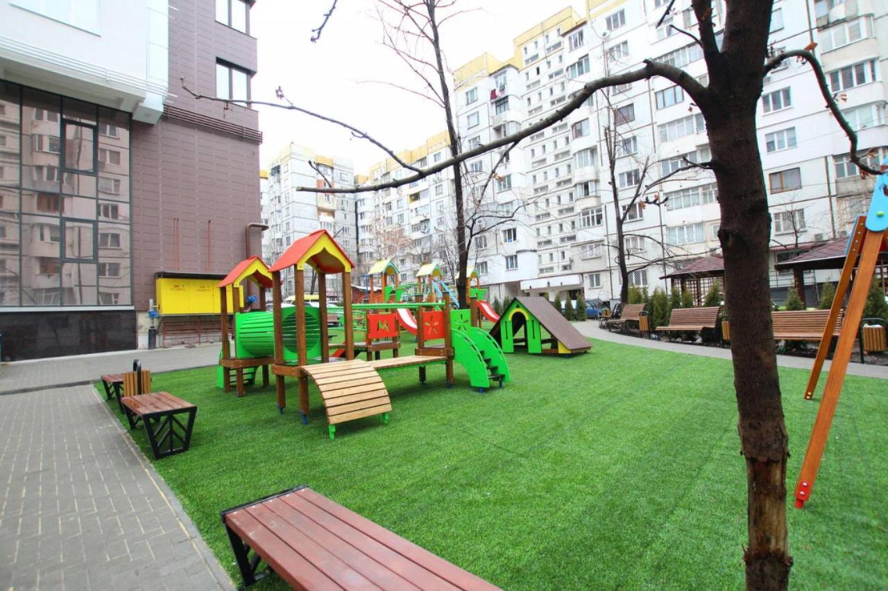Sky House Central Apartment Chisinau Ngoại thất bức ảnh